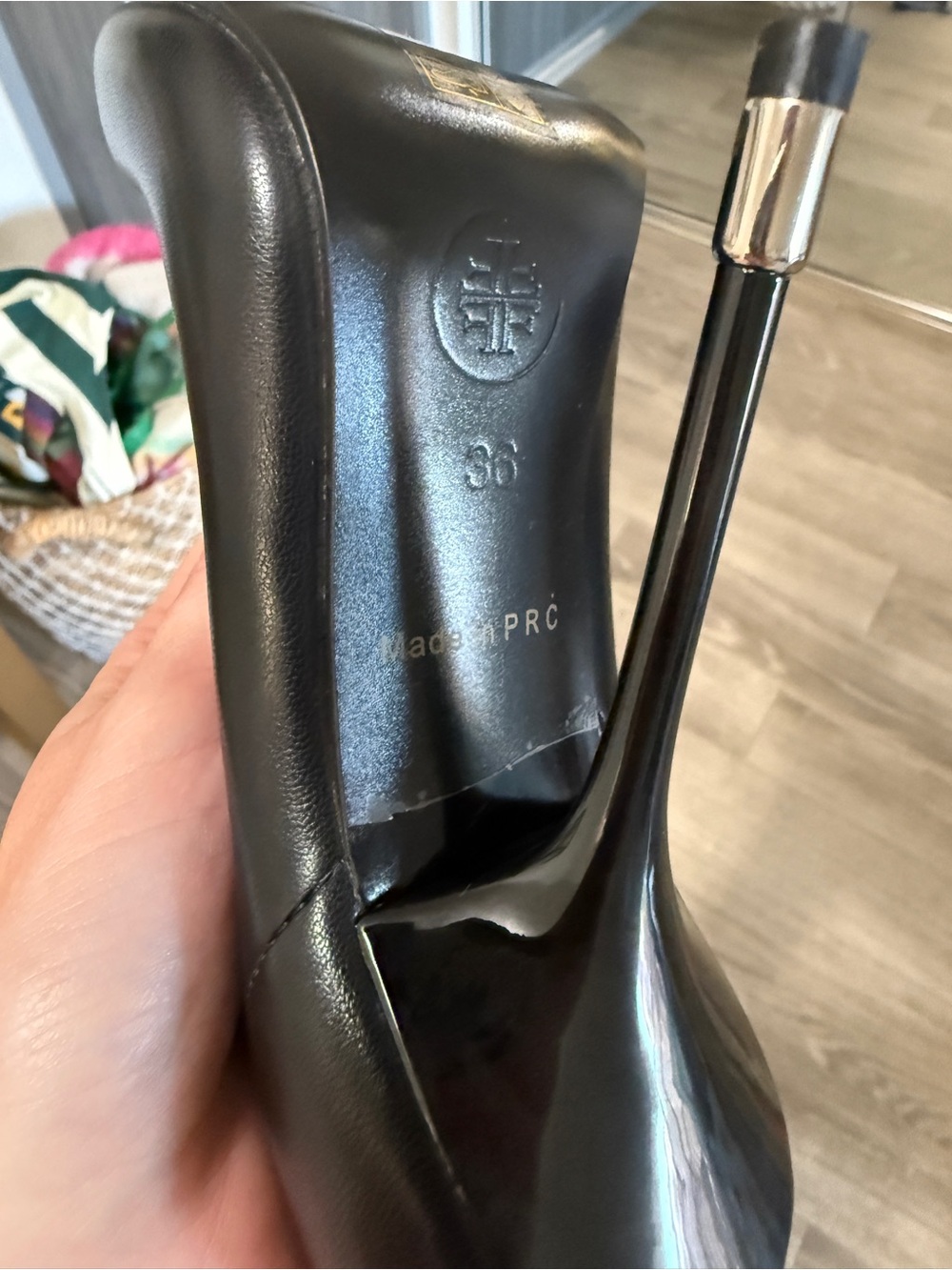 Black Pointed-Toe Knee-High Stiletto Boots - Picture 5 of 5